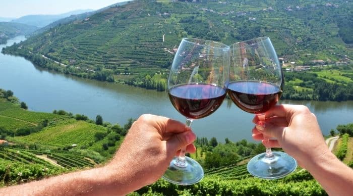 douro-vinhateiro-copos-de-vinho